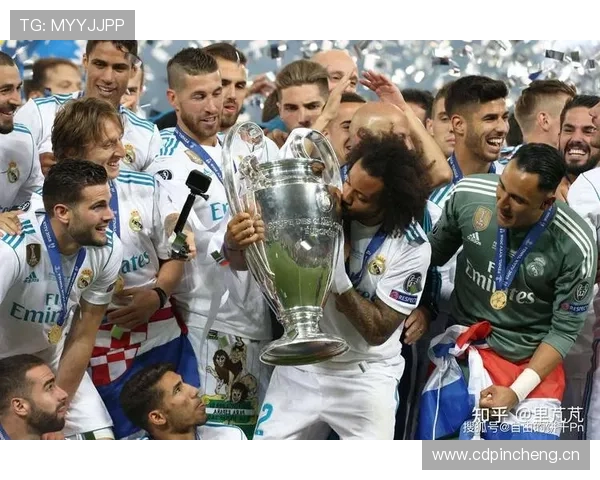 本泽马战术角色与评价争议:终结依赖与体系适配该如何看待?