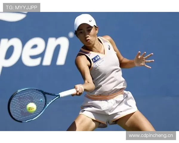 张帅训练间隙喝着水像个富家千金，赛场上却拼得跟个战士似的