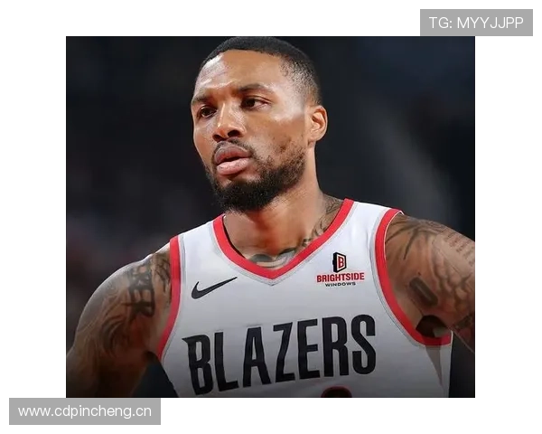 利拉德休赛期还在凌晨四点练投篮，邻居说他家车库灯一年没灭过