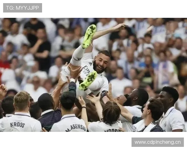 本泽马国家队地位争议：战术适配还是更衣室问题？