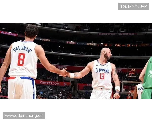 巴克利篮下强攻效率胜哈基姆，助队提升关键篮板控制