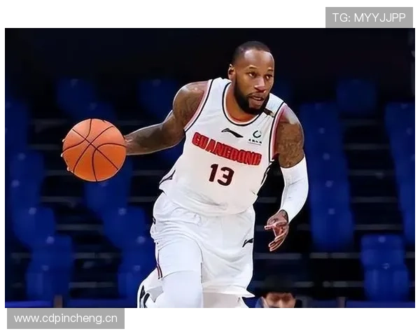 莫·威廉姆斯无球跑动改变防守布局，主导关键回合进攻